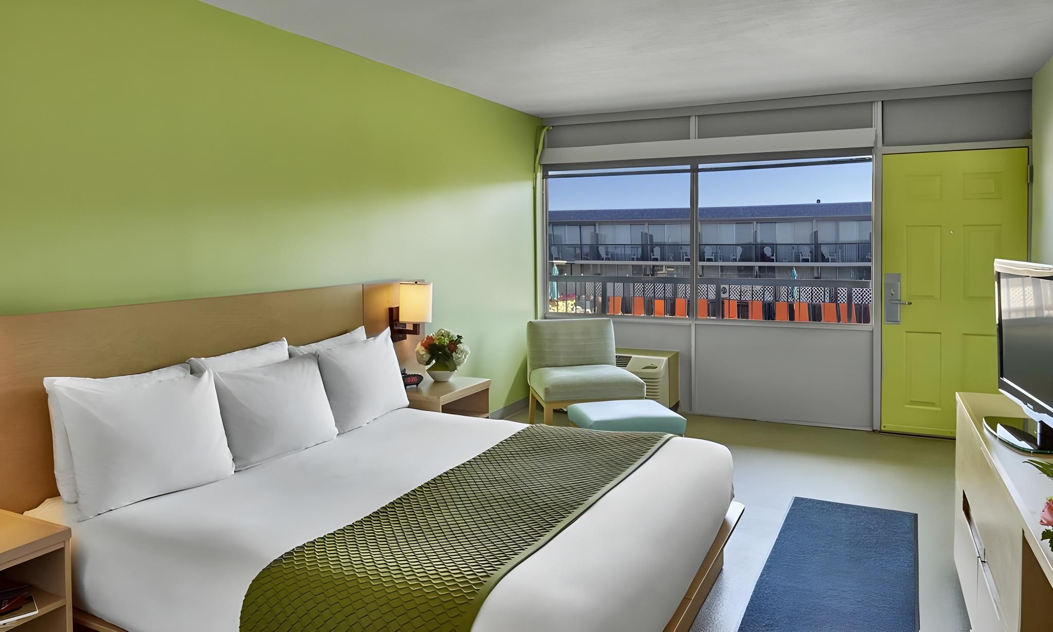 Courtyard King Room