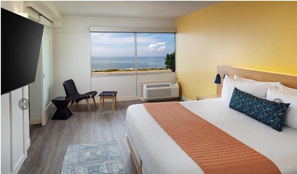 Suite, Bay View
