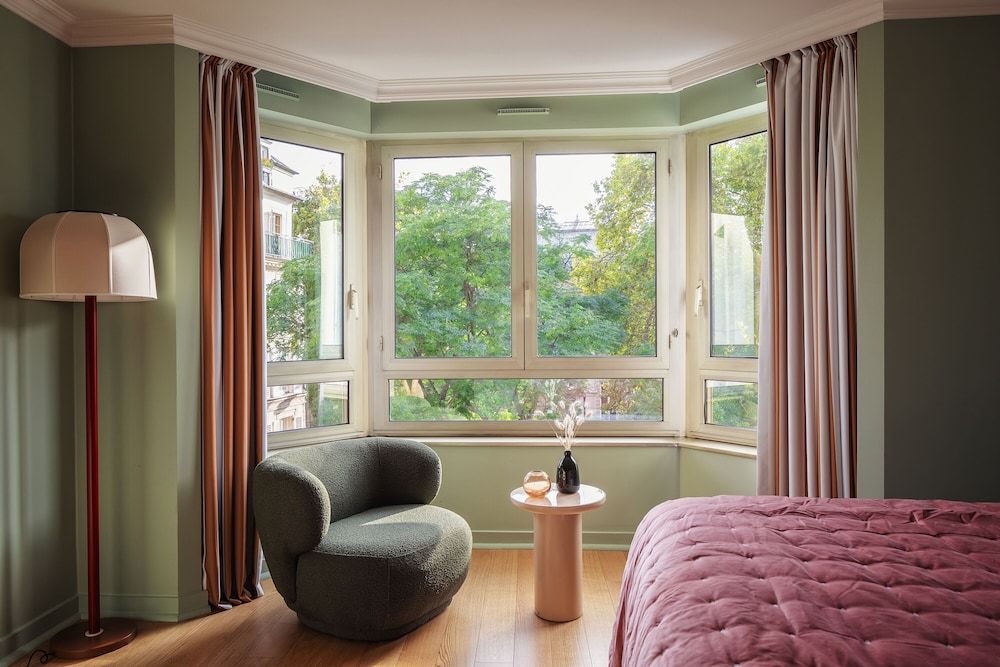 Royal Garden Champs-Elysées Deluxe Room 9