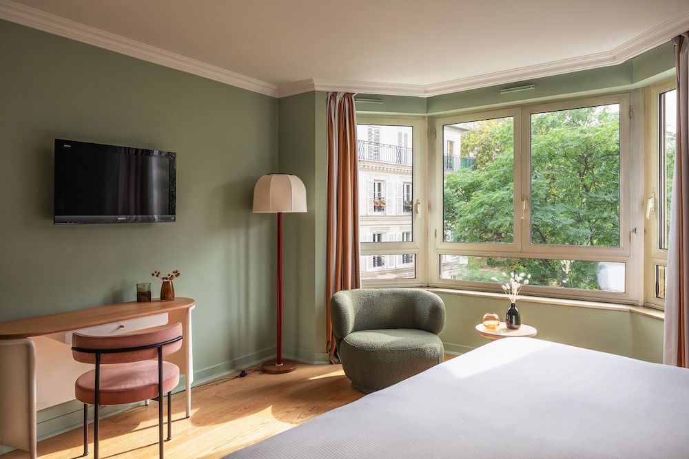 Royal Garden Champs-Elysées Deluxe Room 7