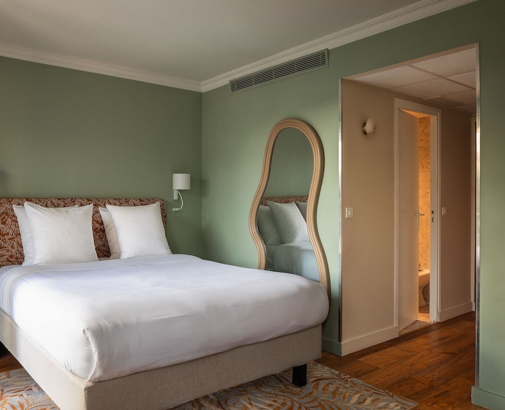 undefined Royal Garden Champs-Elysées 10