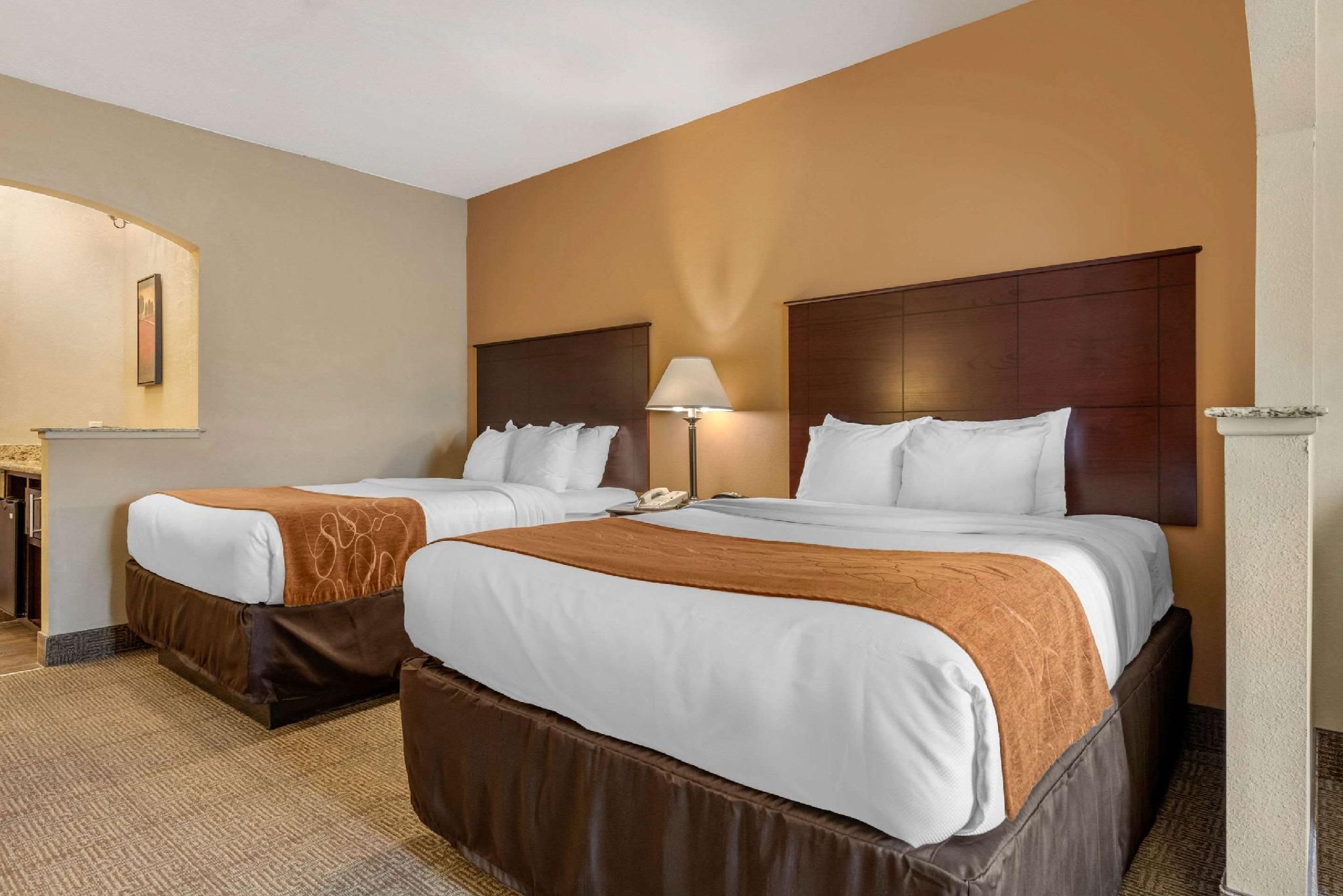 2 Queen Beds, Suite, Nonsmoking