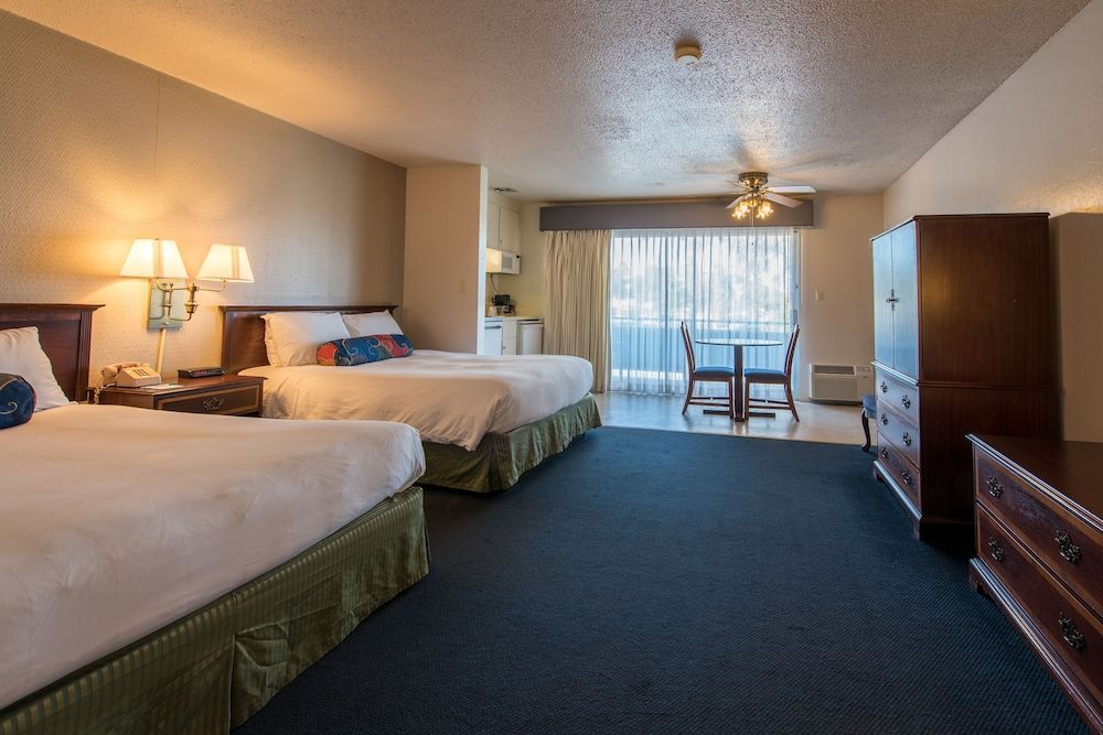 Coral Reef Inn & Suites Standard Room, 2 Queen Beds, Pool View, Courtyard Area 2