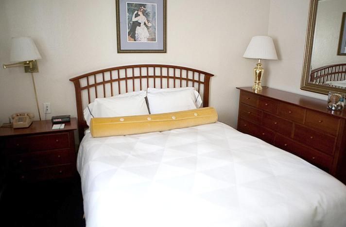 Coral Reef Inn & Suites Queen Room with Two Queen Beds with City View 2