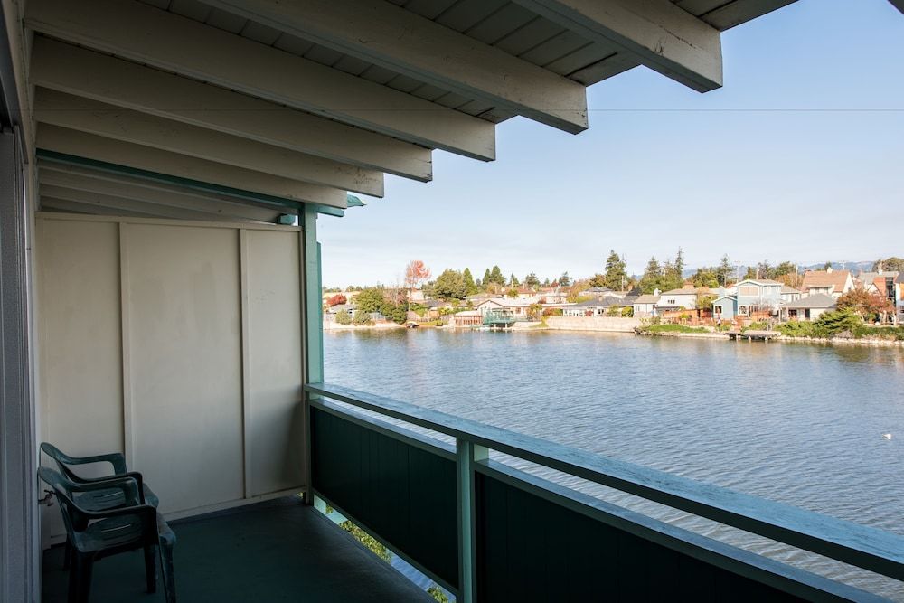 Coral Reef Inn & Suites Standard Studio Suite, Accessible 3