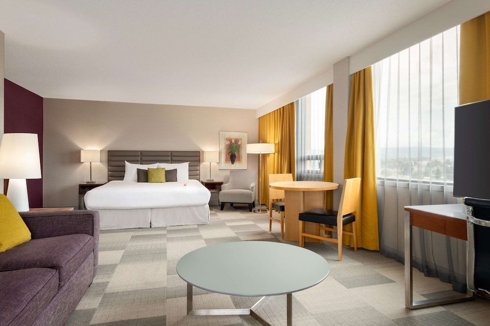 Coast Prince George Hotel by APA Junior Suite, 1 King Bed (Coast Premium King Junior Suite) 3