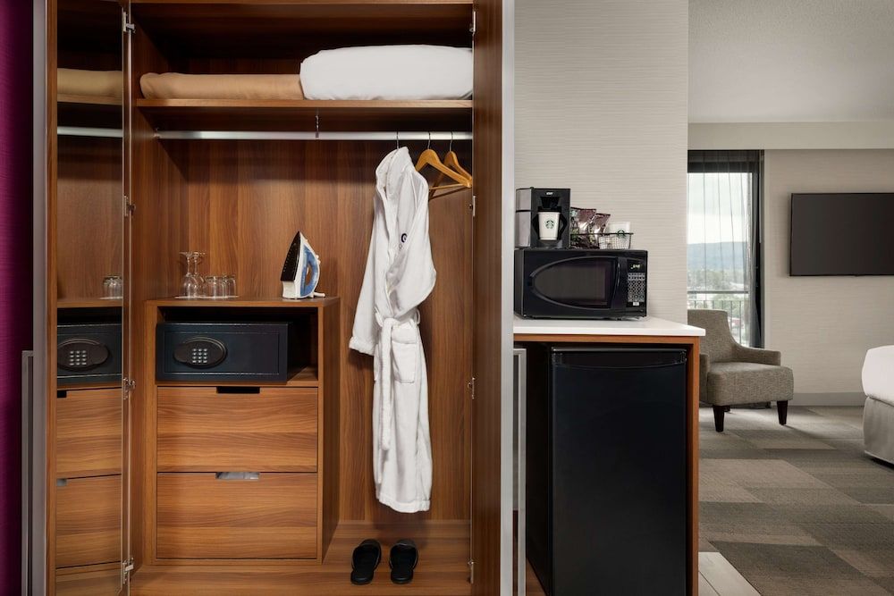 Coast Prince George Hotel by APA Room, 2 Queen Beds (Coast 2 Queens - Not Pet Friendly) 3