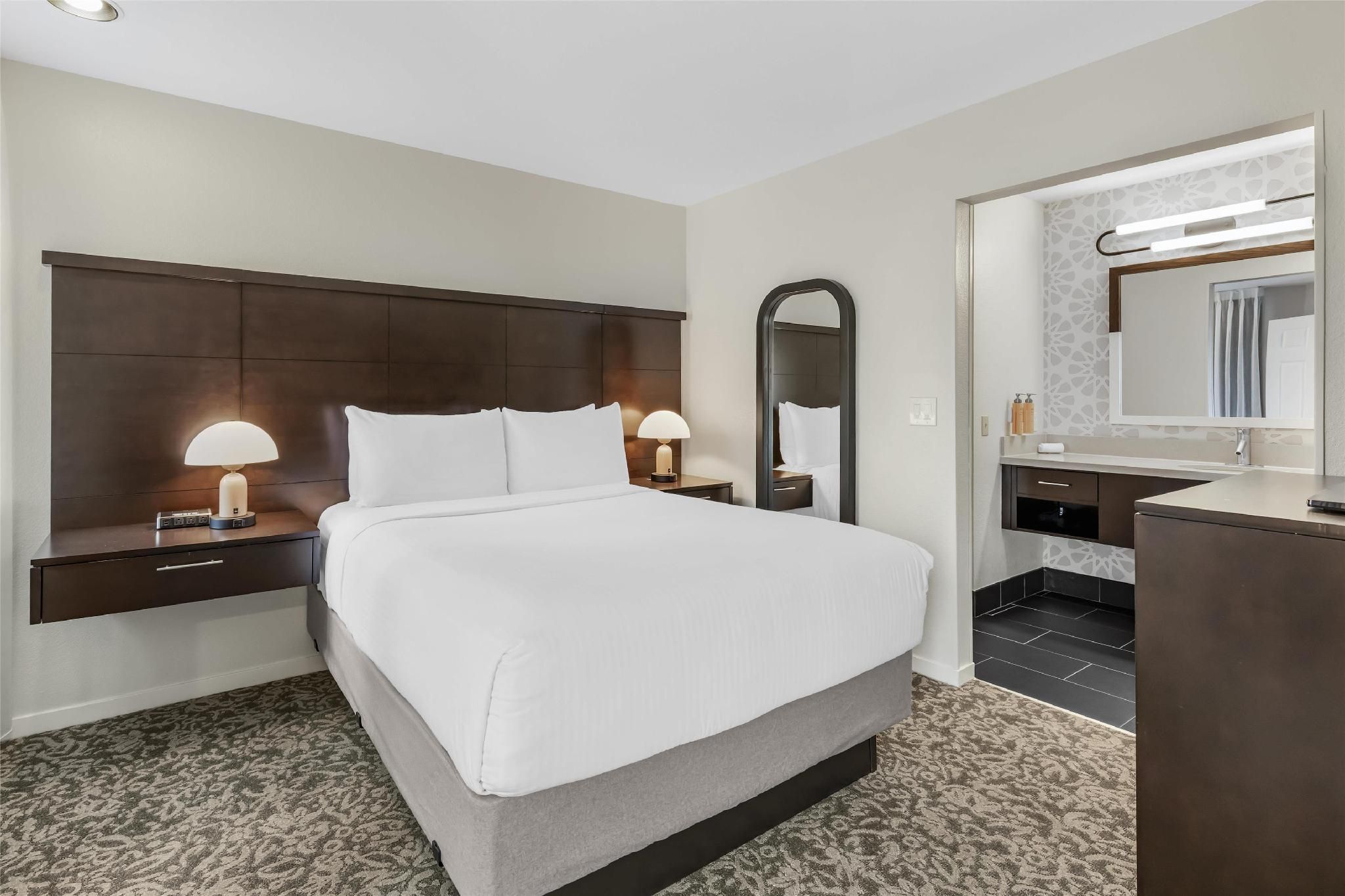 Mobility Accessible One Bedroom Suite Queen Bathtub