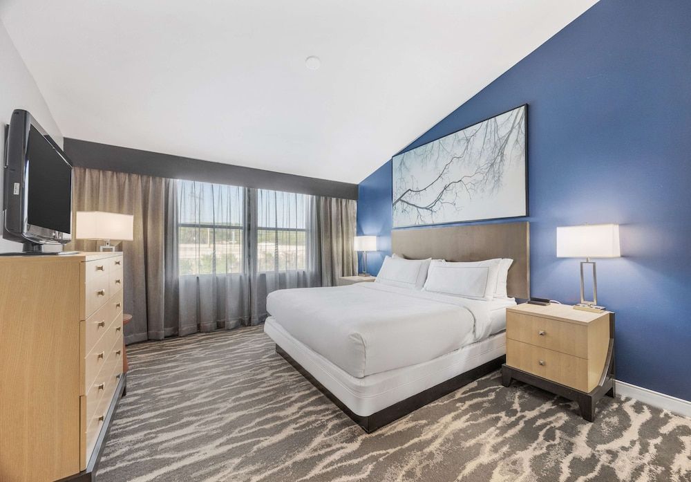 Suite, 1 King Bed, Non Smoking, Courtyard Area