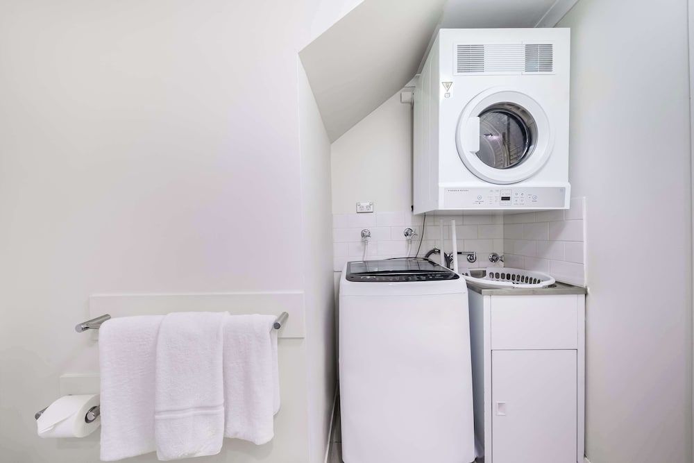 Oaks Sydney Goldsbrough Suites Executive Apartment, 2 Bedrooms, City View (Split Level) 14