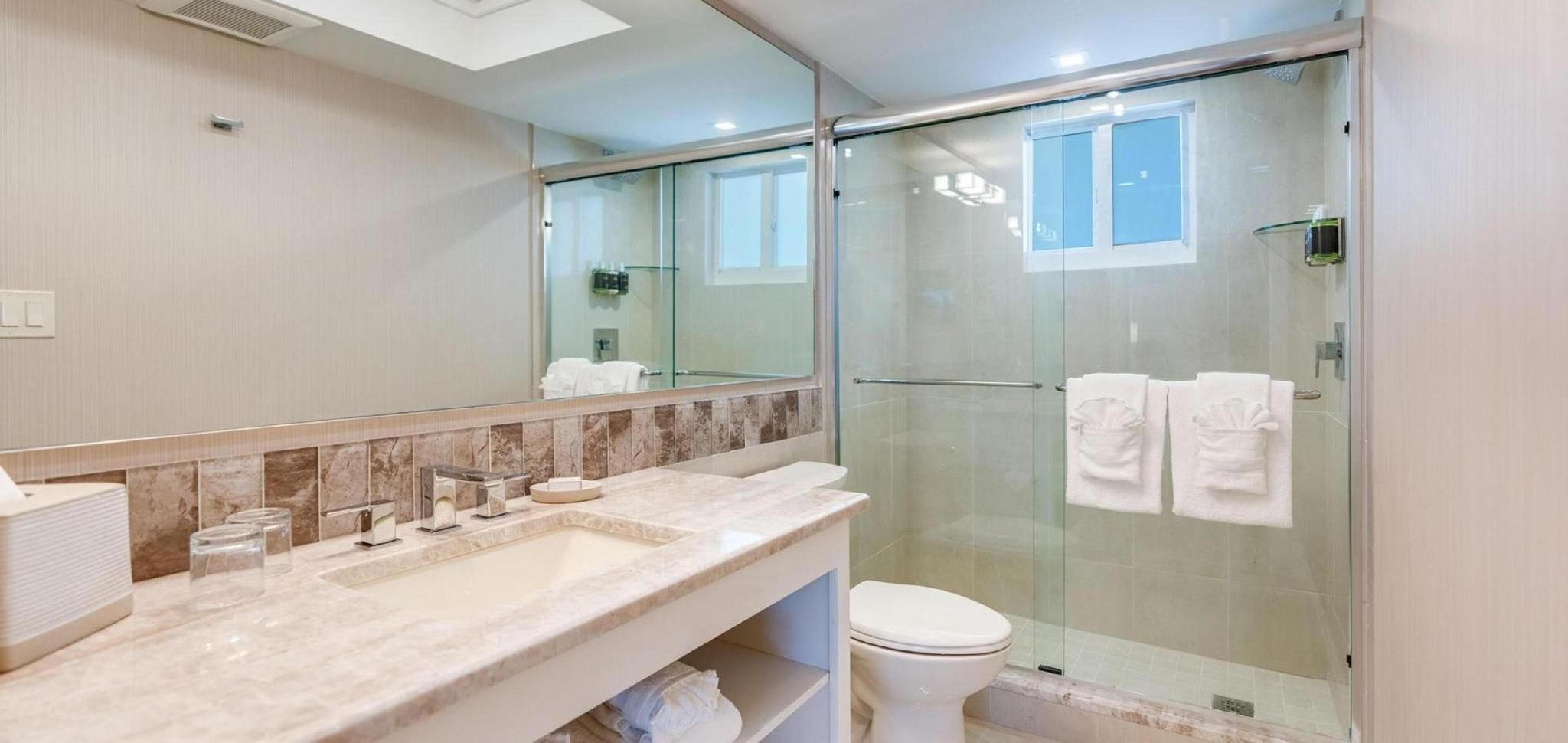 King or Queen Room with Gulf View - First Floor