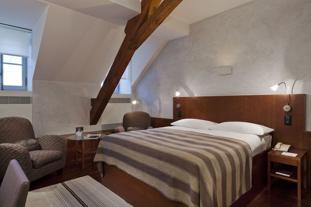 undefined Hotel Angleterre 3