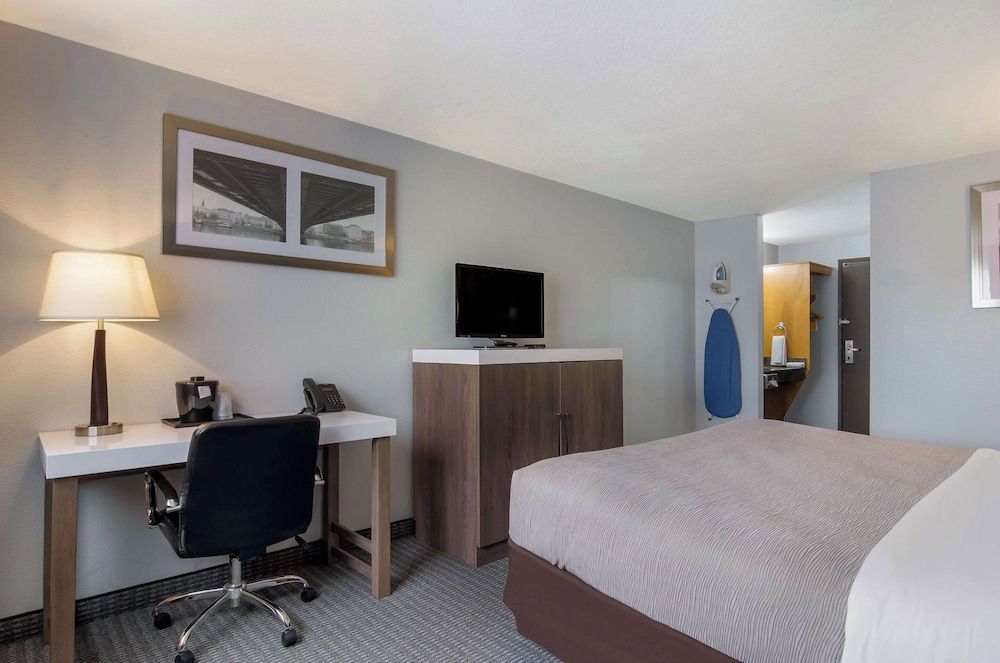 Standard Room, 1 Queen Bed, Non Smoking
