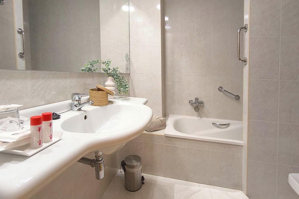 Hotel Condes de Haro Standard Single Room 2