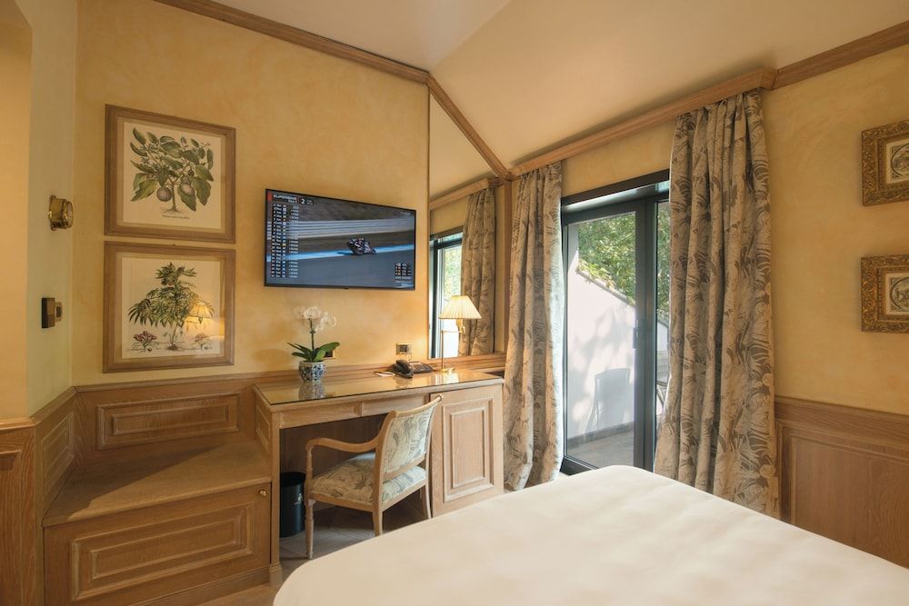 Hotel de la Ville - Small Luxury Hotels of the World Single Room (French Bed) 7
