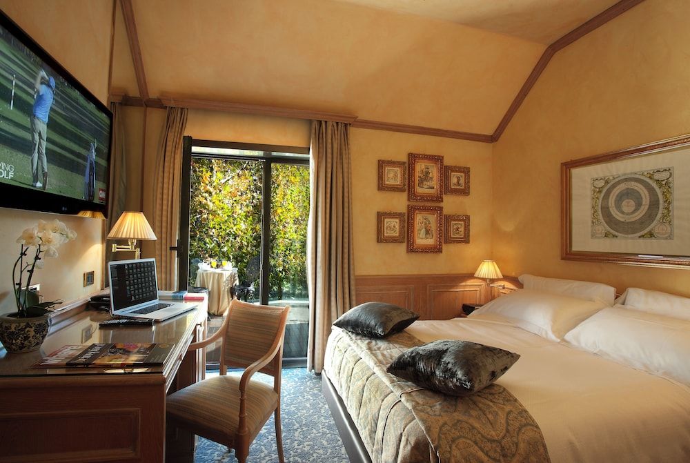 Hotel de la Ville - Small Luxury Hotels of the World Single Room (French Bed) 6