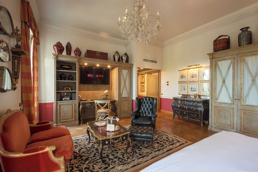 Hotel de la Ville - Small Luxury Hotels of the World Suite 8