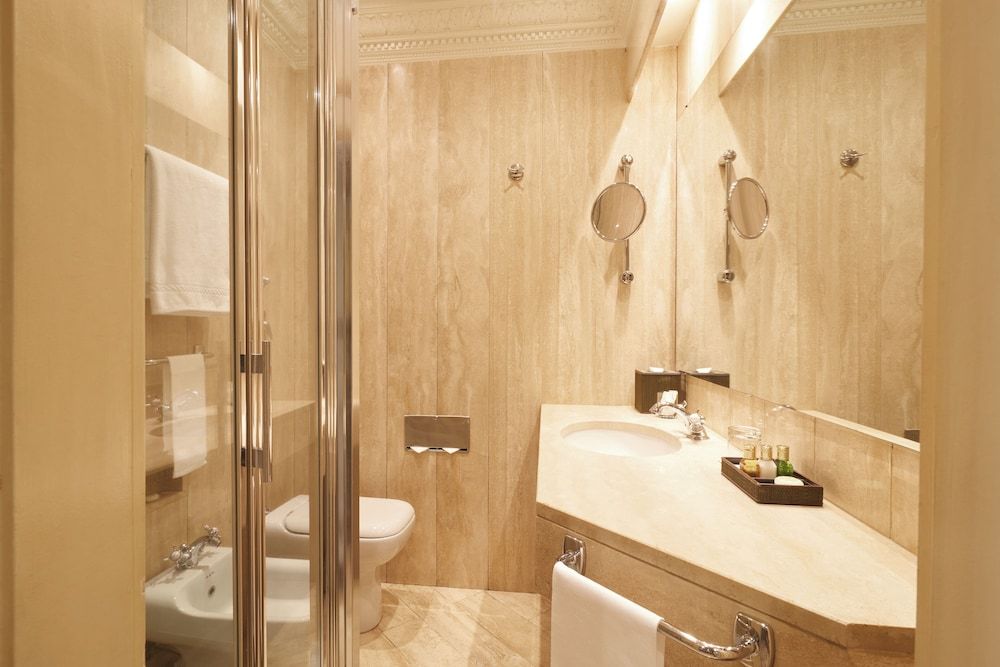 Hotel de la Ville - Small Luxury Hotels of the World Single Room (French Bed) 5