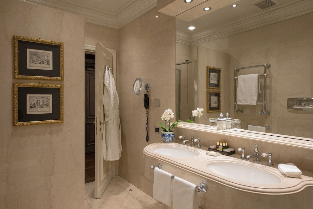 Hotel de la Ville - Small Luxury Hotels of the World Suite 4