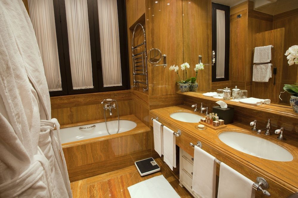 Hotel de la Ville - Small Luxury Hotels of the World Suite 3