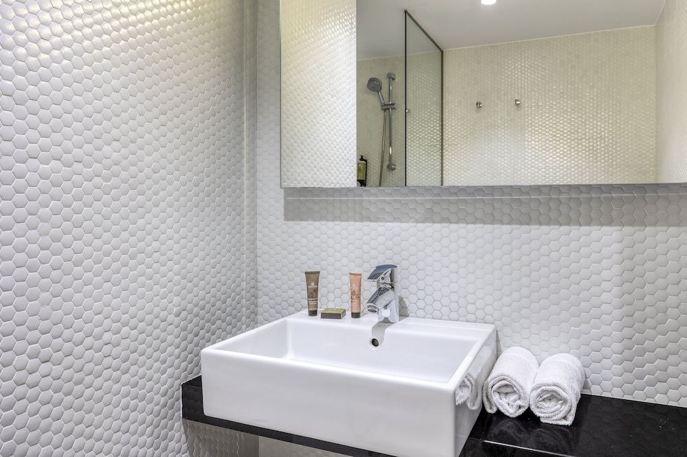 Citadines Ramblas Barcelona Classic Room 7