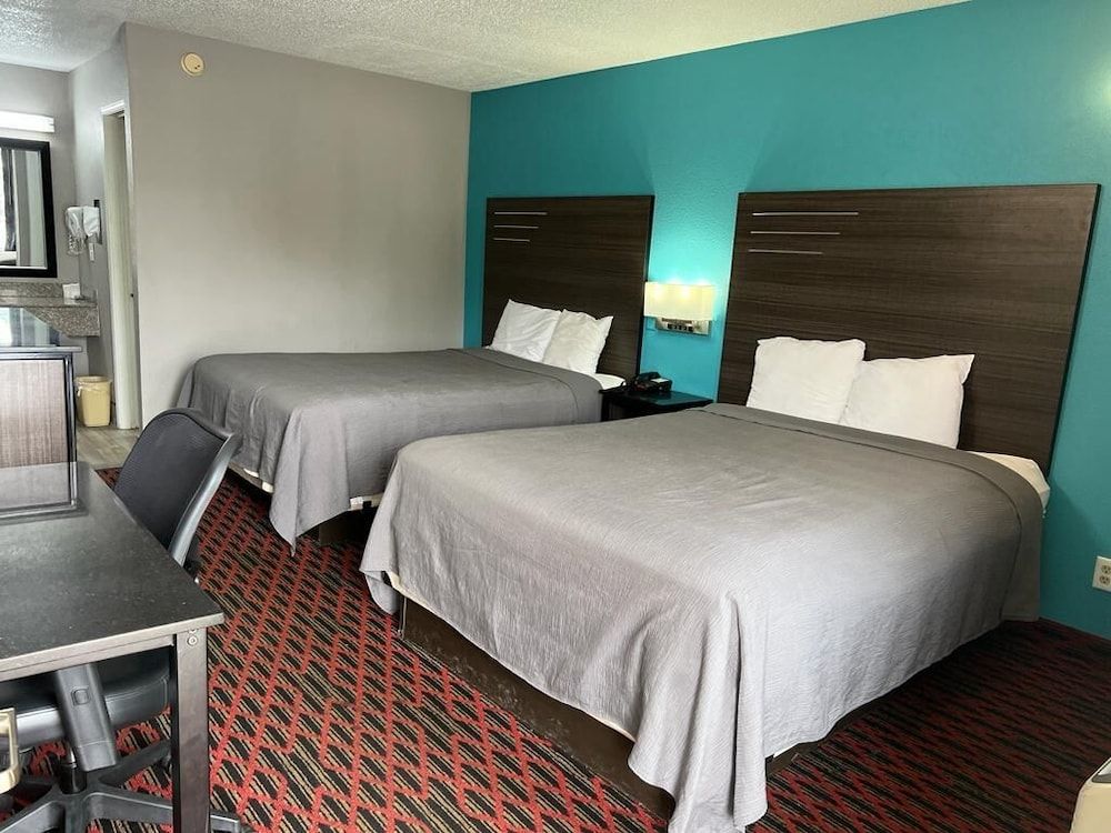 Key West Inn Standard Room, 2 Double Beds, Non Smoking 3