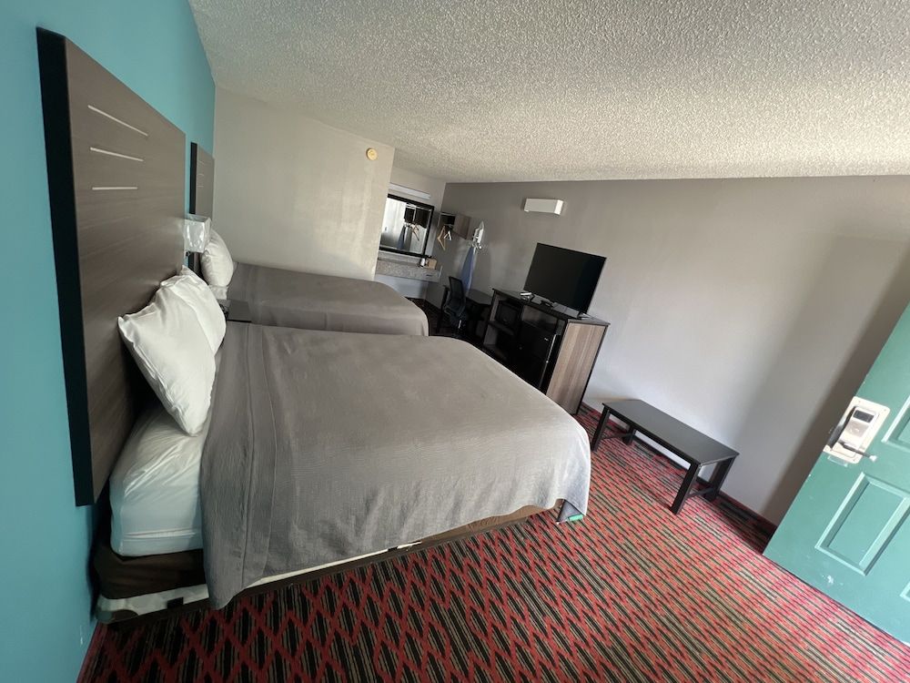 Key West Inn Standard Room, 2 Double Beds, Non Smoking 5