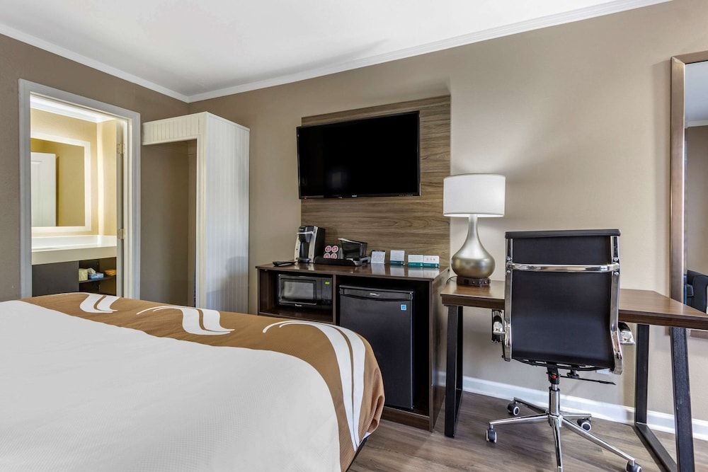 Suite, 1 King Bed, Non Smoking