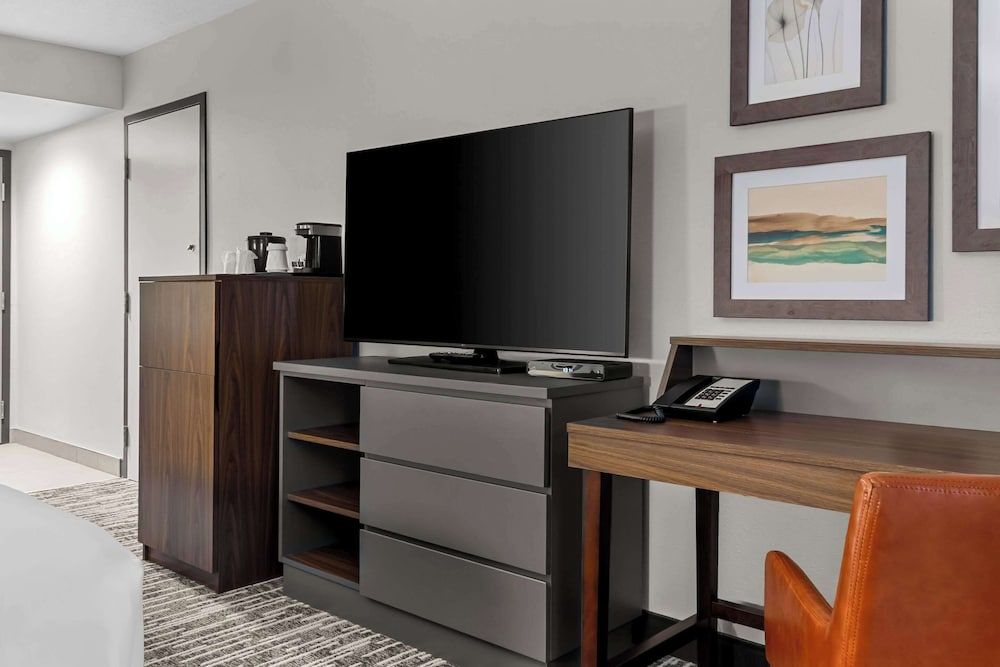 Country Inn & Suites by Radisson, Winnipeg, MB Room, 1 King Bed, Non Smoking (Upper Floor) 7