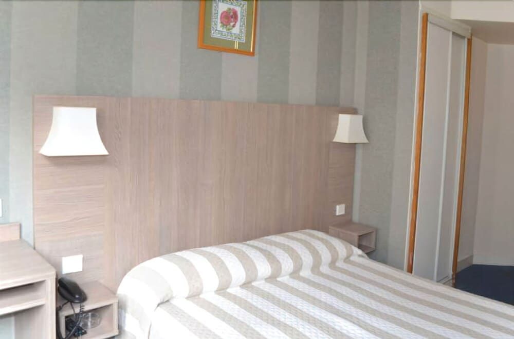 Hôtel Royal Bergère Standard Double Room 3
