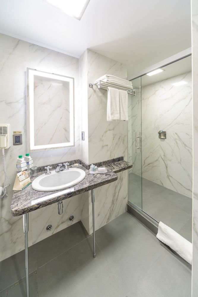 Ritz Apart Hotel Deluxe Suite 5