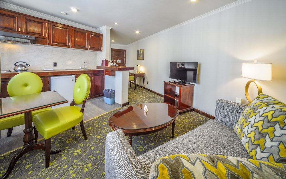 Ritz Apart Hotel Executive Suite 7