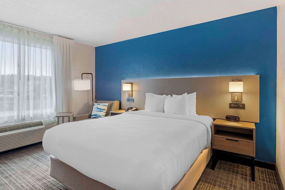 Room, 1 Queen Bed, Non Smoking, Bathtub (Bathtub)