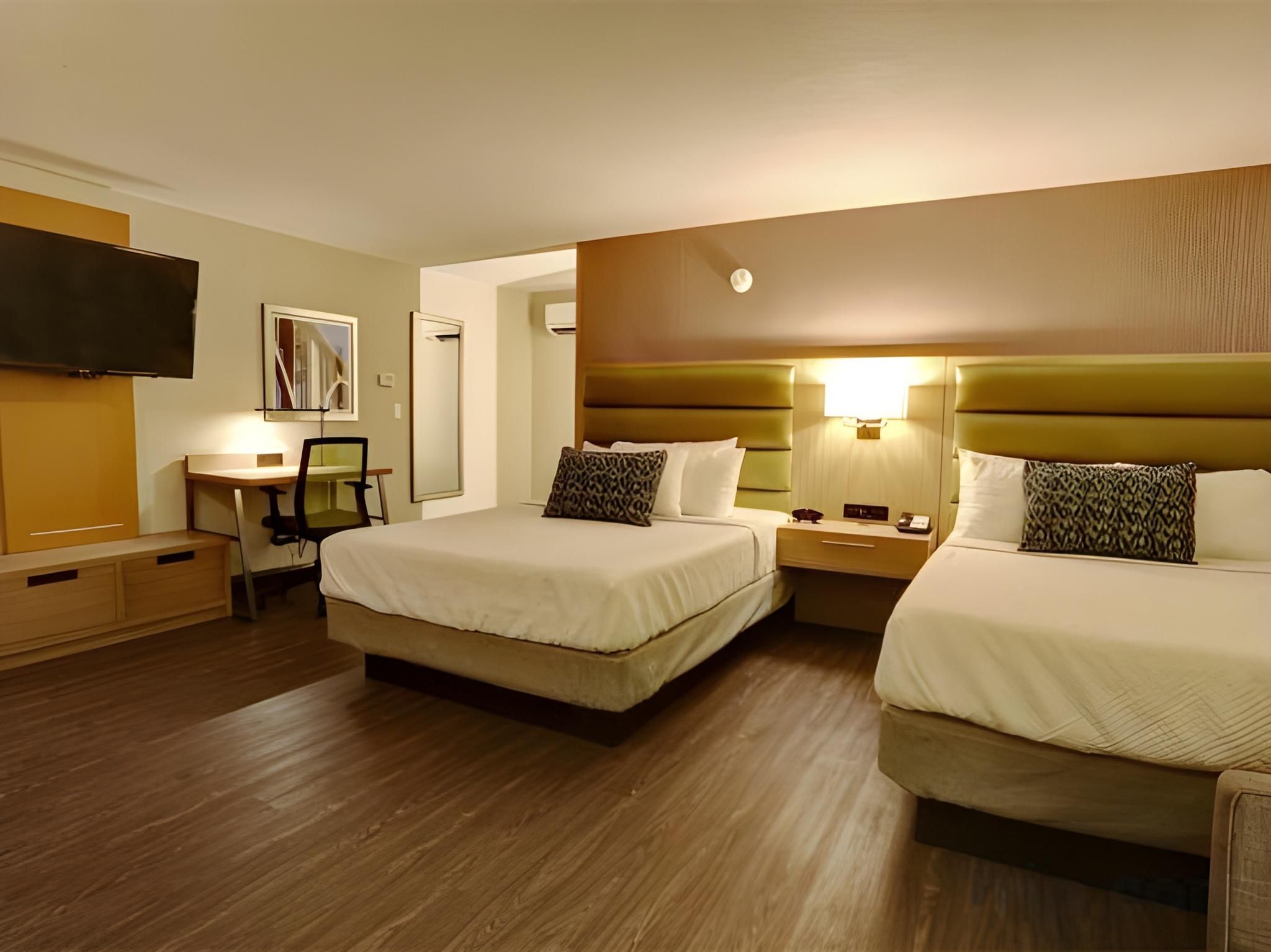 GreenTree Pasadena Inn Standard Two Queens 2