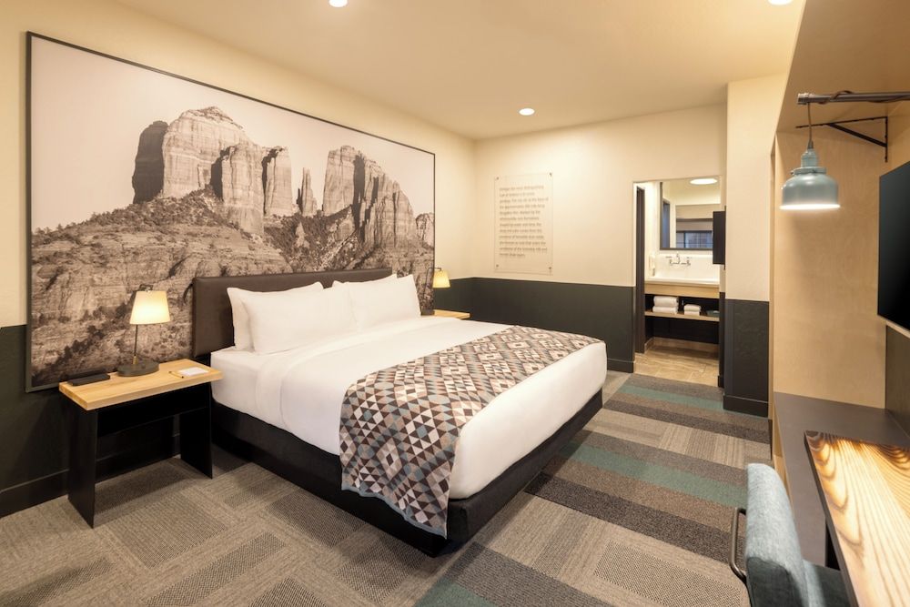 Mountain Modern Sedona Traditional Room, 1 King Bed 3