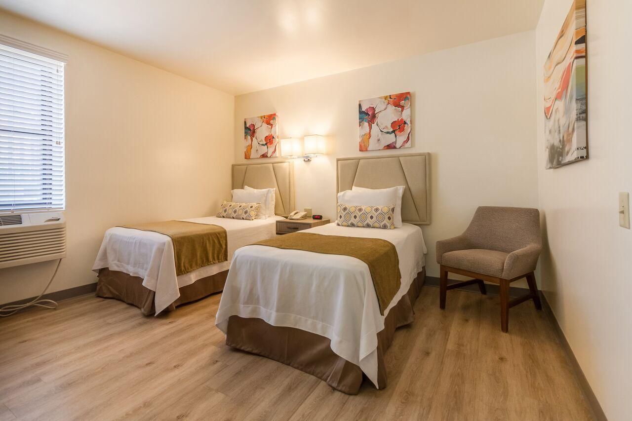 Deluxe Two Twin Beds