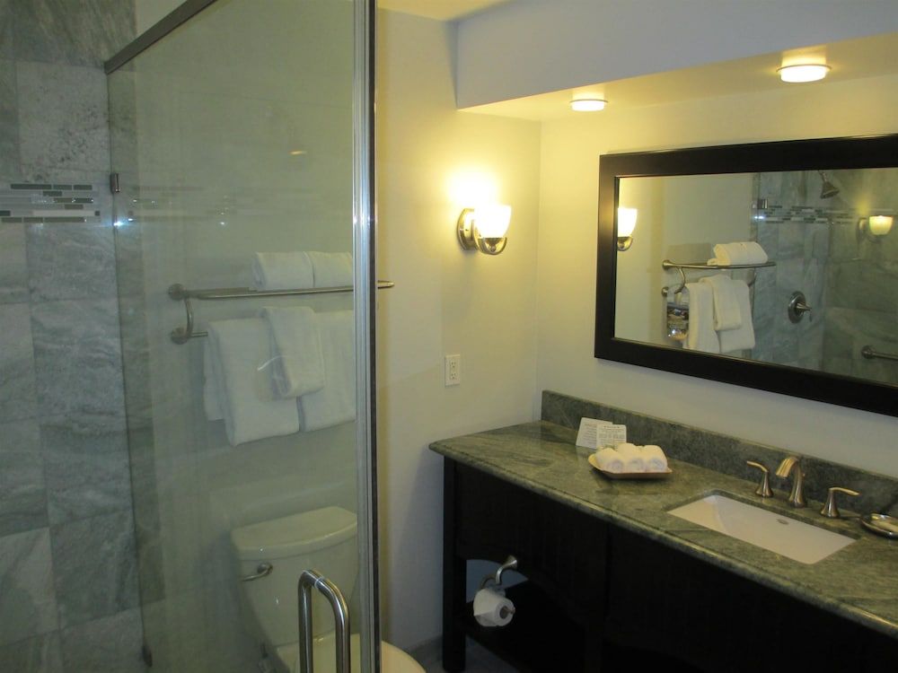 Best Western Premier Hotel Del Mar Standard Room, 1 King Bed, Balcony, Ocean View (2nd Floor) 3