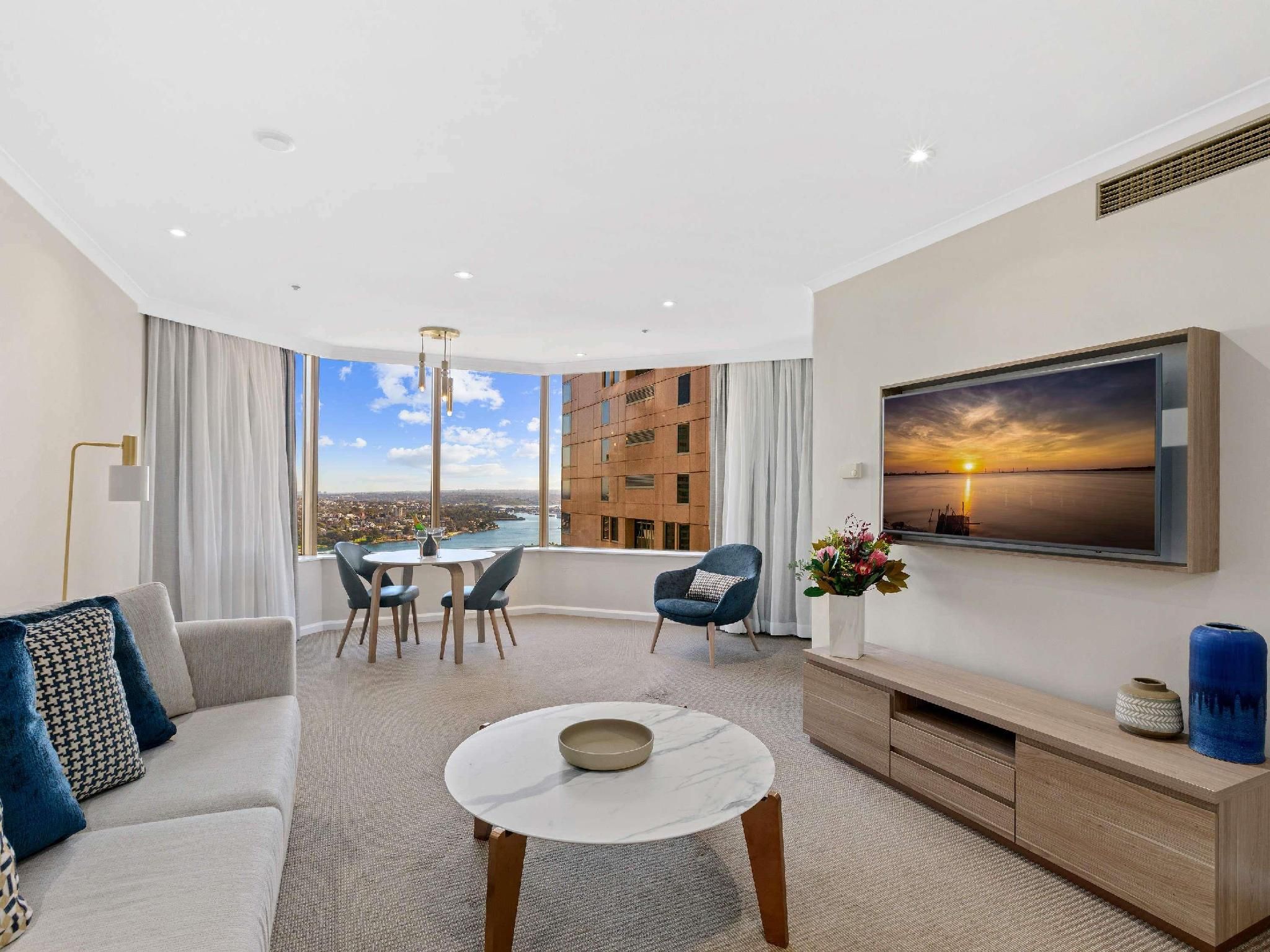 Deluxe One King Bedroom Harbour View Apartment