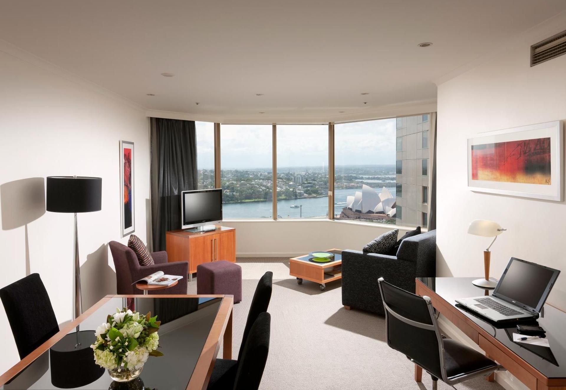 One Bedroom Harbour View Suite (Non-Refurbished )