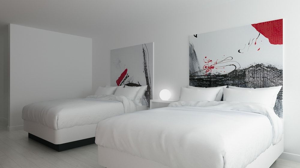 GreenPoint Hotel Kissimmee Poolside Room, Two Queen Beds 6