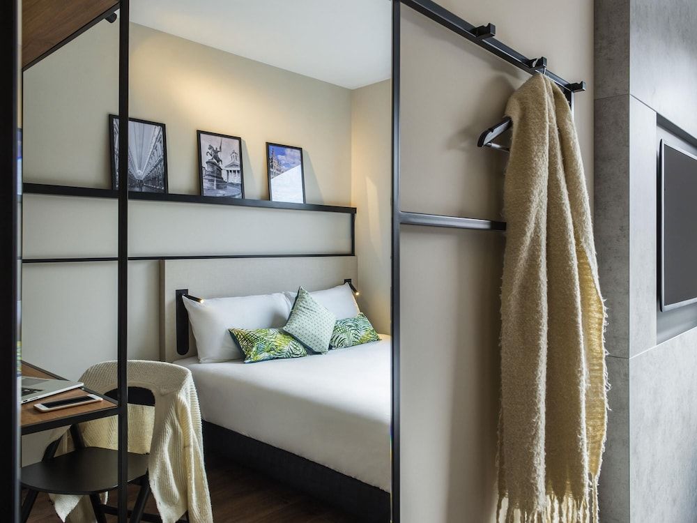 Ibis Brussels Centre Châtelain Standard Room, 1 Double Bed, City View 3