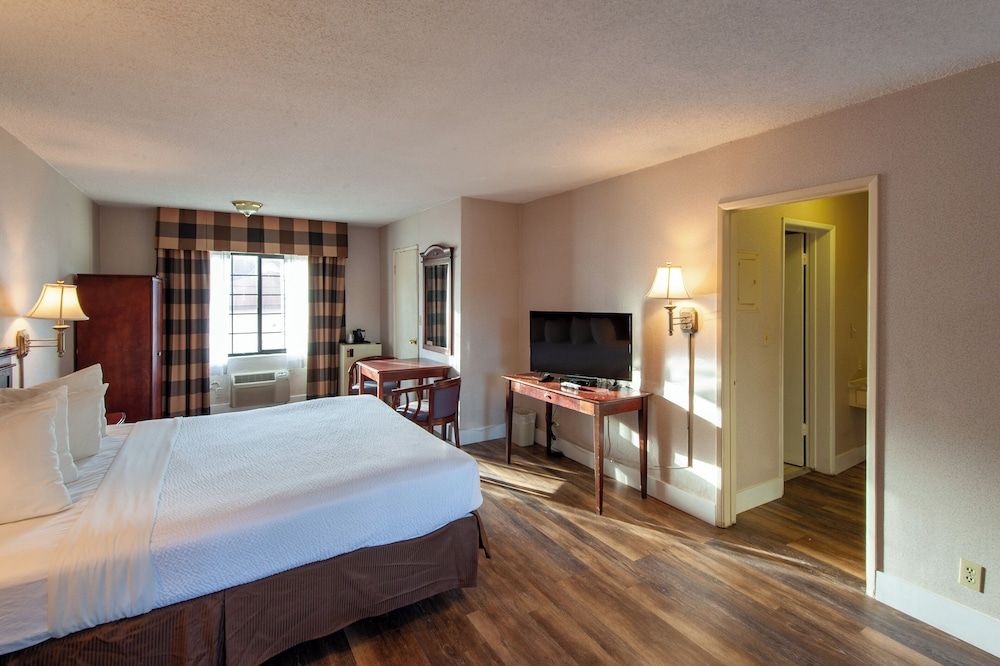 Suite, 1 King Bed, Non Smoking