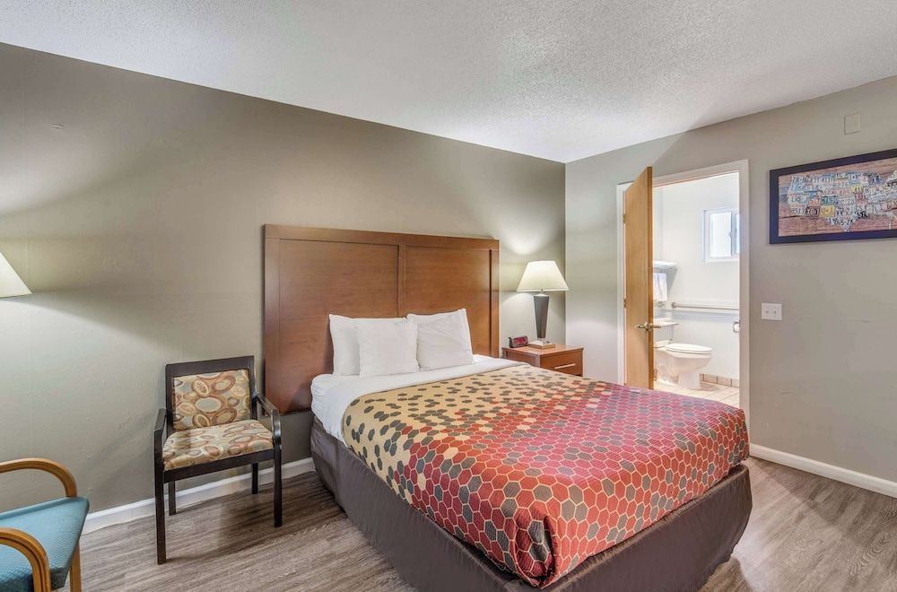 Standard Room, 1 Queen Bed, Smoking