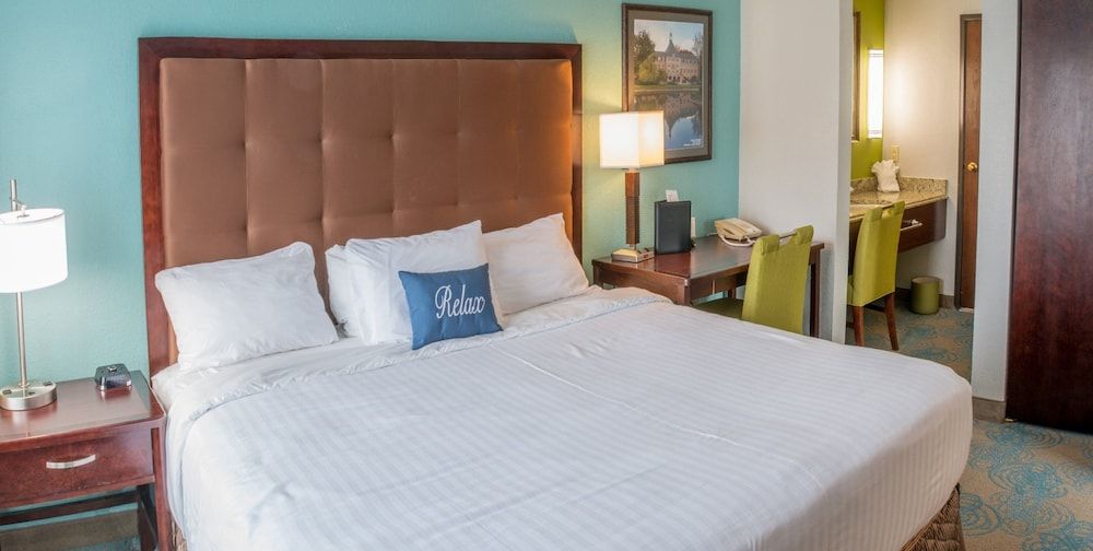 Premier Room, 1 King Bed with Sofa bed, Accessible (Sofa Sleeper)