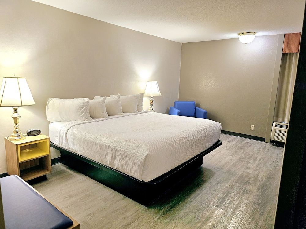 Room, 1 King Bed, Non Smoking