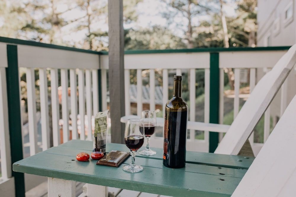 Cambria Pines Lodge Deluxe Suite, 1 King Bed 2