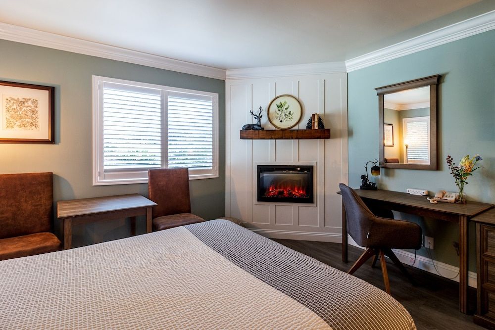 Cambria Pines Lodge Deluxe Room, 2 Queen Beds 4