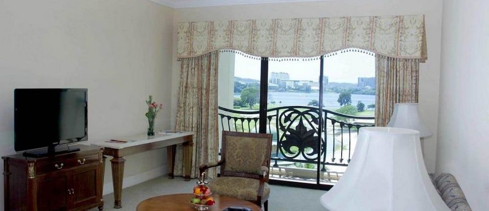 Minister Suite