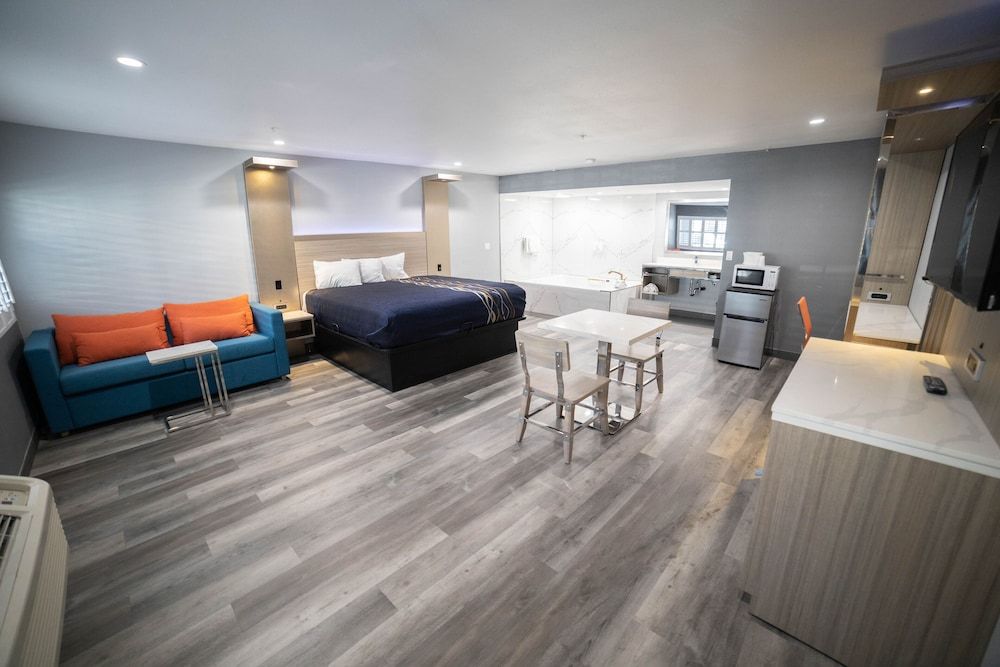 Suite, 1 King Bed