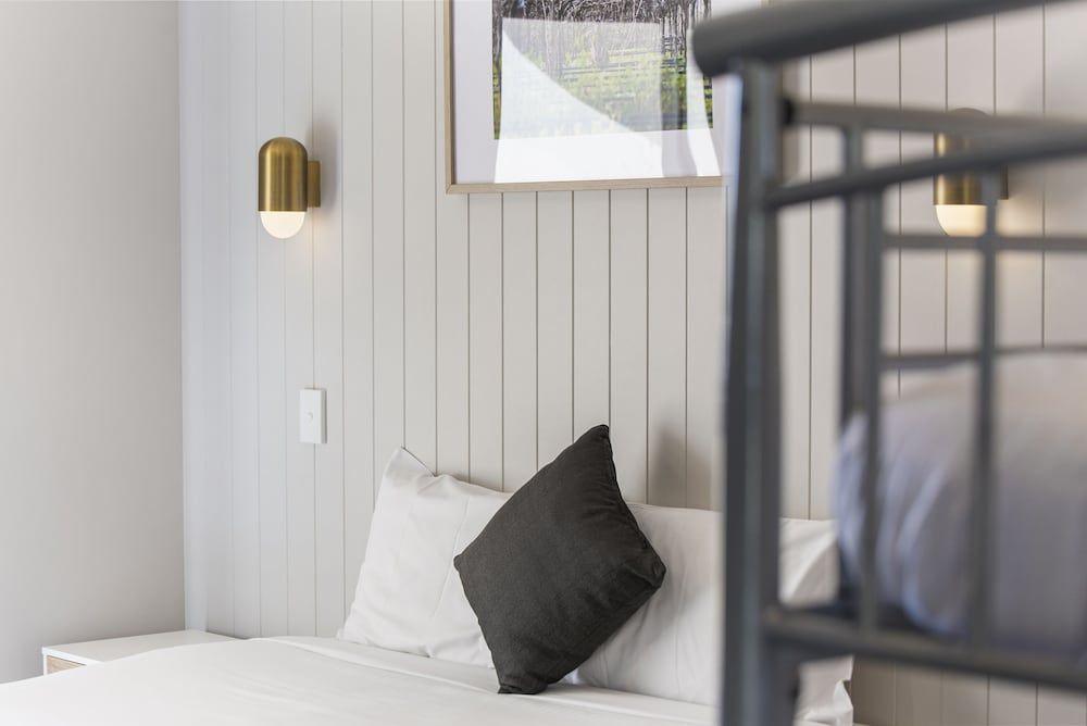 The Wine Vine Deluxe Family 5